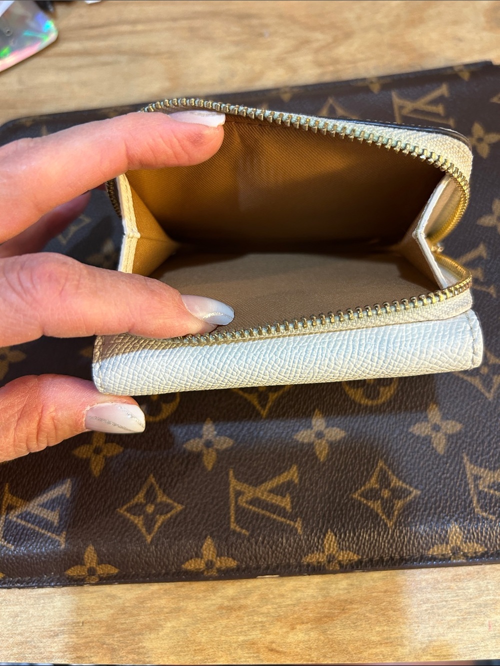 Coach Compact Pebbled Leather Wallet in Cream and Tan - Picture 7 of 11